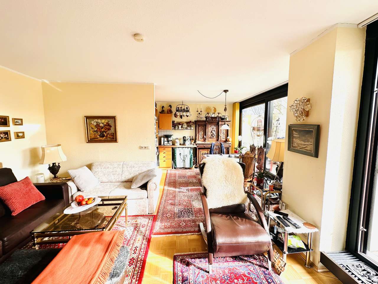 Helle 3 Zimmer mit Stellplatz, großem Balkon und Schwimmbadnutzung für Ihr neues Wohfühl-Zuhause