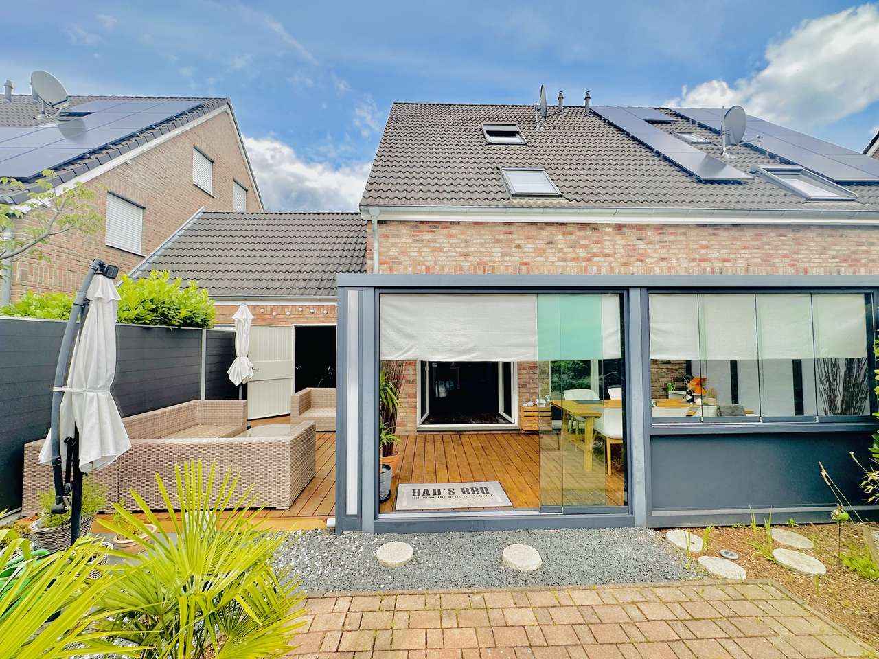 Traumhaus mit Wintergarten Sylter Flair, Garage, Stellplatz, Fußbodenheizung Baujahr 2004 Osterrath