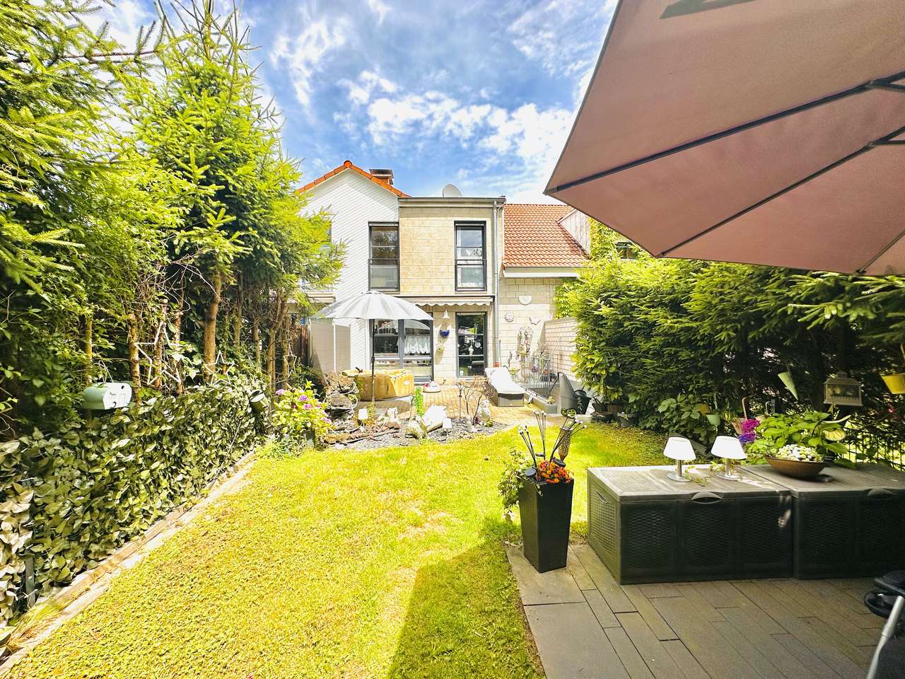 IHR NEUES FAMILIENHAUS MIT GARTEN, KELLER, BAUJAHR 1994, ZWEI STELLPLÄTZE