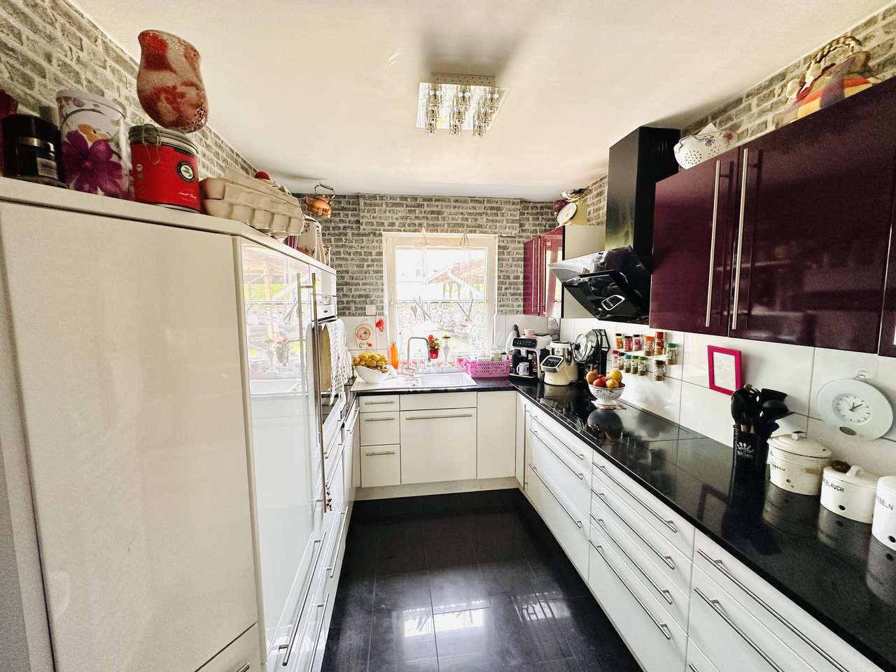 IHR NEUES FAMILIENHAUS MIT GARTEN, KELLER, BAUJAHR 1994, ZWEI STELLPLÄTZE