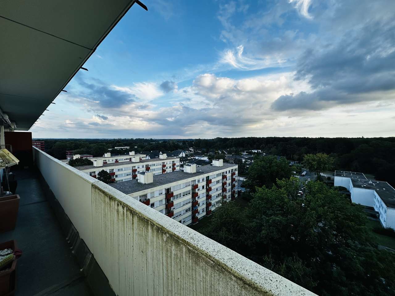 TRAUMWOHNUNG MIT TRAUMBLICK 106 qm, großer Balkon, 4 Zimmer, Bad, Aufzug, Garage