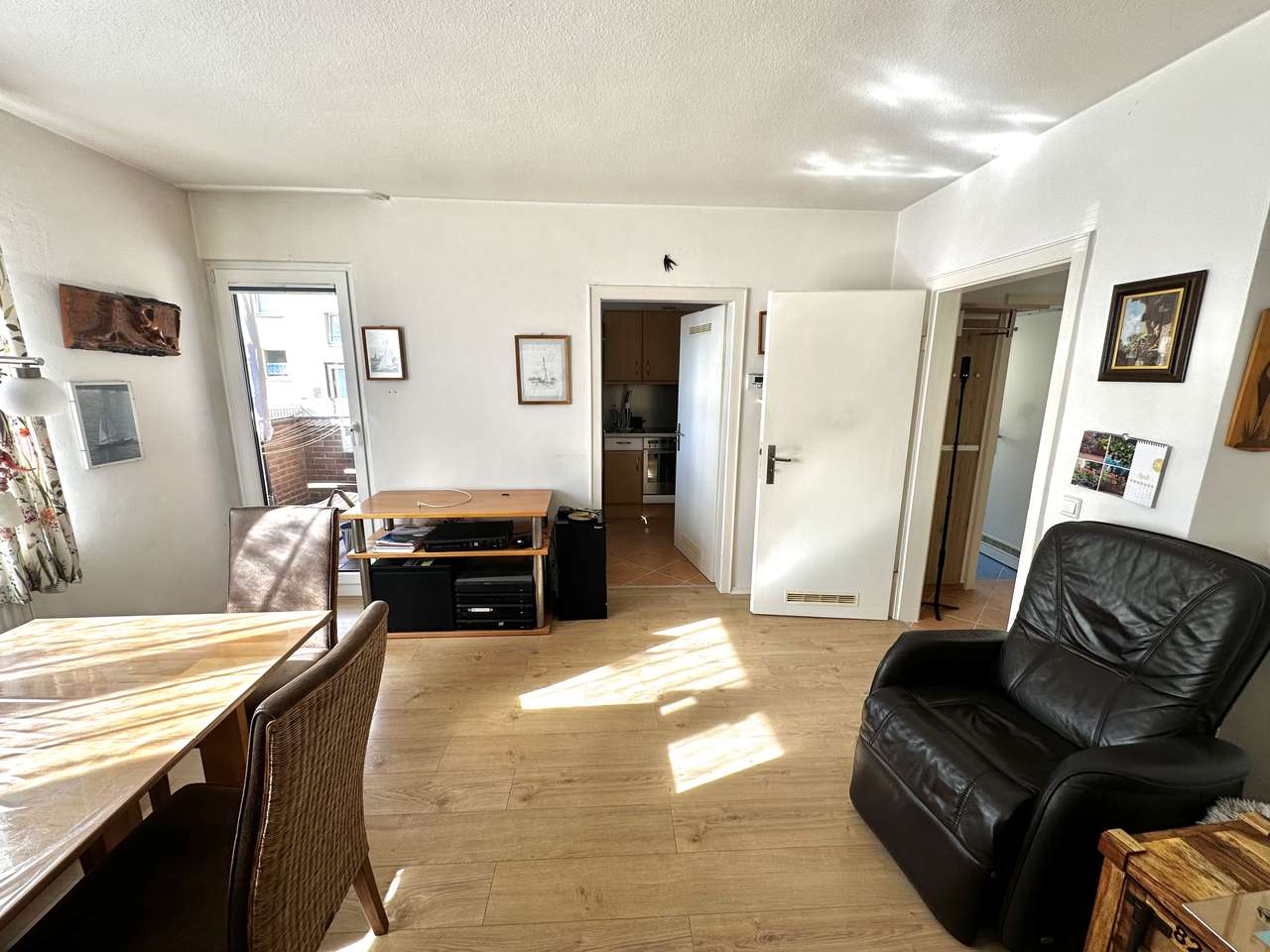 Charmante und gut geschnittene 2-Zimmer-Wohnung mit Balkon und Garage – modernisiert & bezugsfertig!