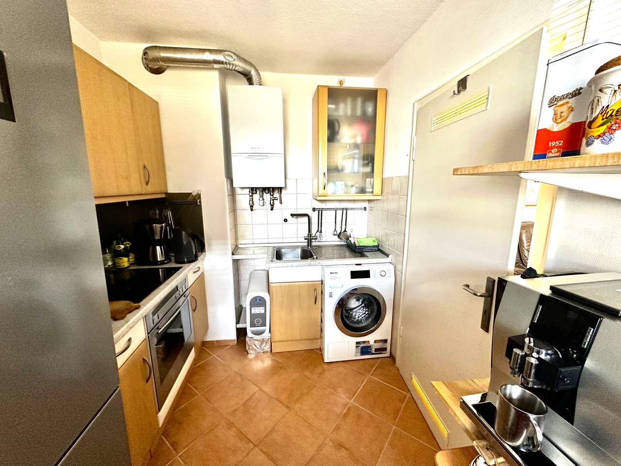 Charmante und gut geschnittene 2-Zimmer-Wohnung mit Balkon und Garage – modernisiert & bezugsfertig!