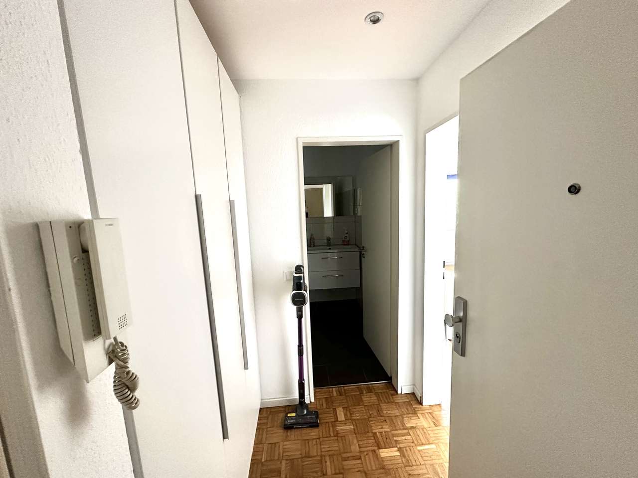 Leerstehende und Möblierte 1-Zimmerwohnung sucht neuen Besitzer in Meerbusch