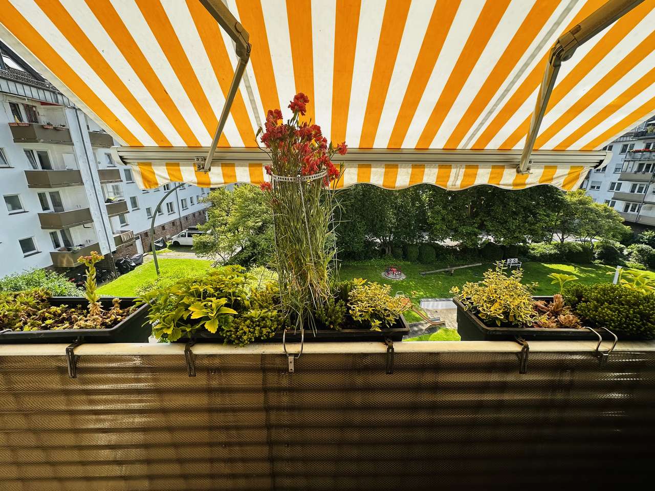 RESERVIERT NOTARTERMIN 3-Zimmer-Wohnung mit Balkon und großem Gemeinschaftsgarten in zentraler Lage