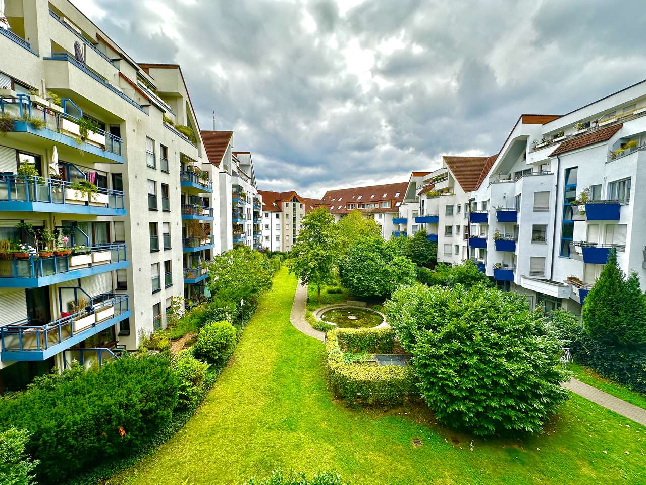 Single-Wohnung mit Küche,Südbalkon mit Gartenblick+ optionaler TG-Stellplatz in Neu-Ehrenfeld