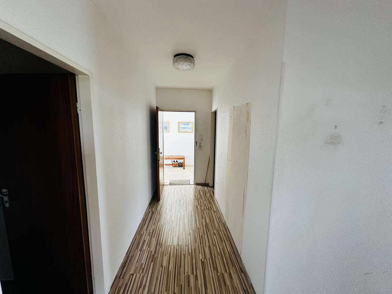 Lichtdurchflutete 3,5 Balkonwohnung + TG +ggf. offene Küche in guter Lage mit tollem Blick ins Grüne