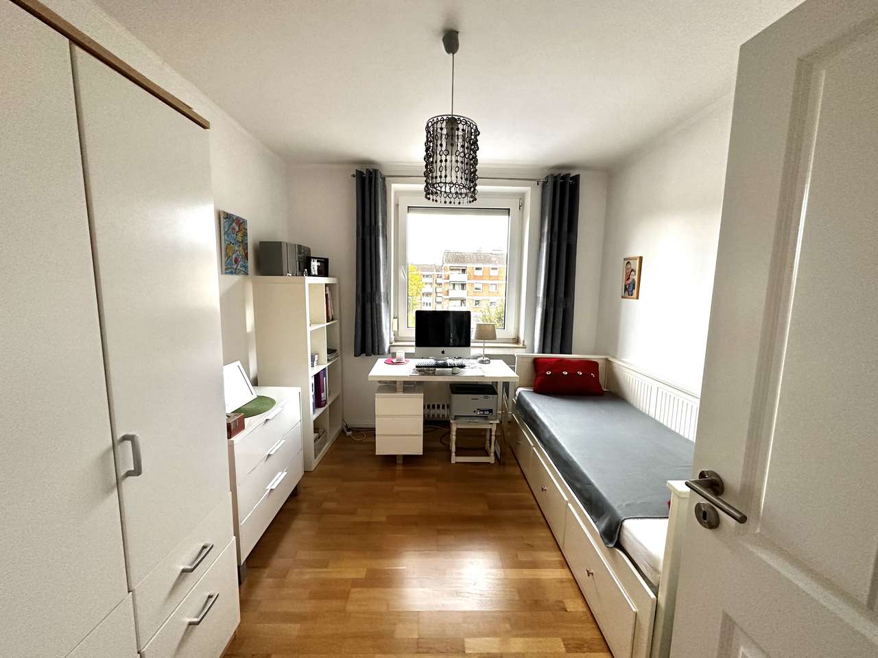 Helle 3-Zimmer-Wohnung mit Balkon, Einbauküche im 2. OG in Eller