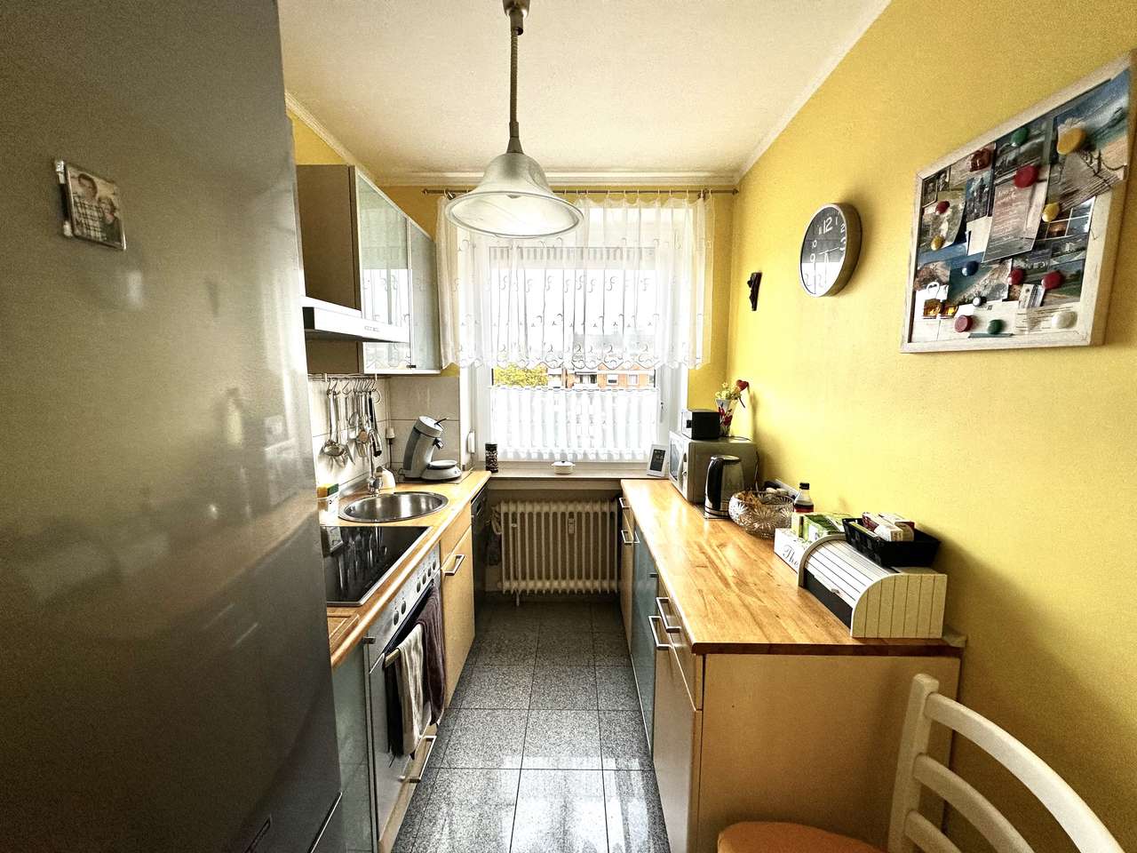 Helle 3-Zimmer-Wohnung mit Balkon, Einbauküche im 2. OG in Eller