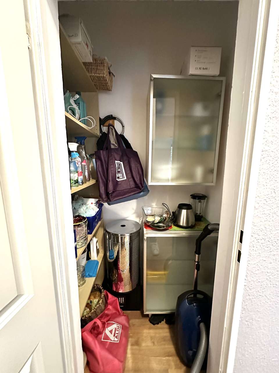 Helle 3-Zimmer-Wohnung mit Balkon, Einbauküche im 2. OG in Eller