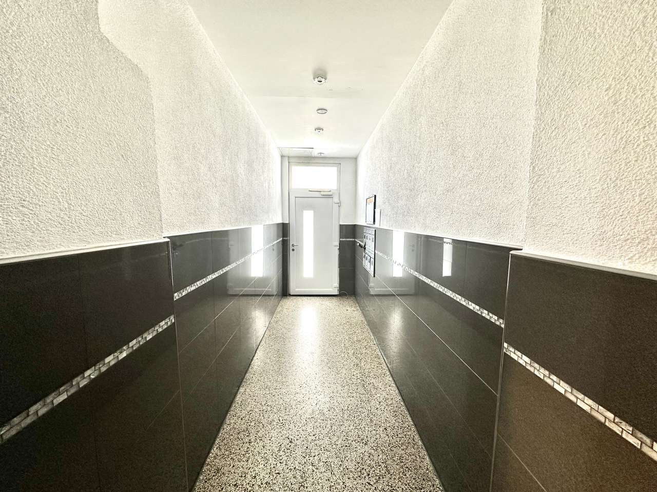 72.888€ Jährliche Rendite Top-Saniertes Mehrfamilienhaus mit 8 Wohneinheiten in Lierenfeld