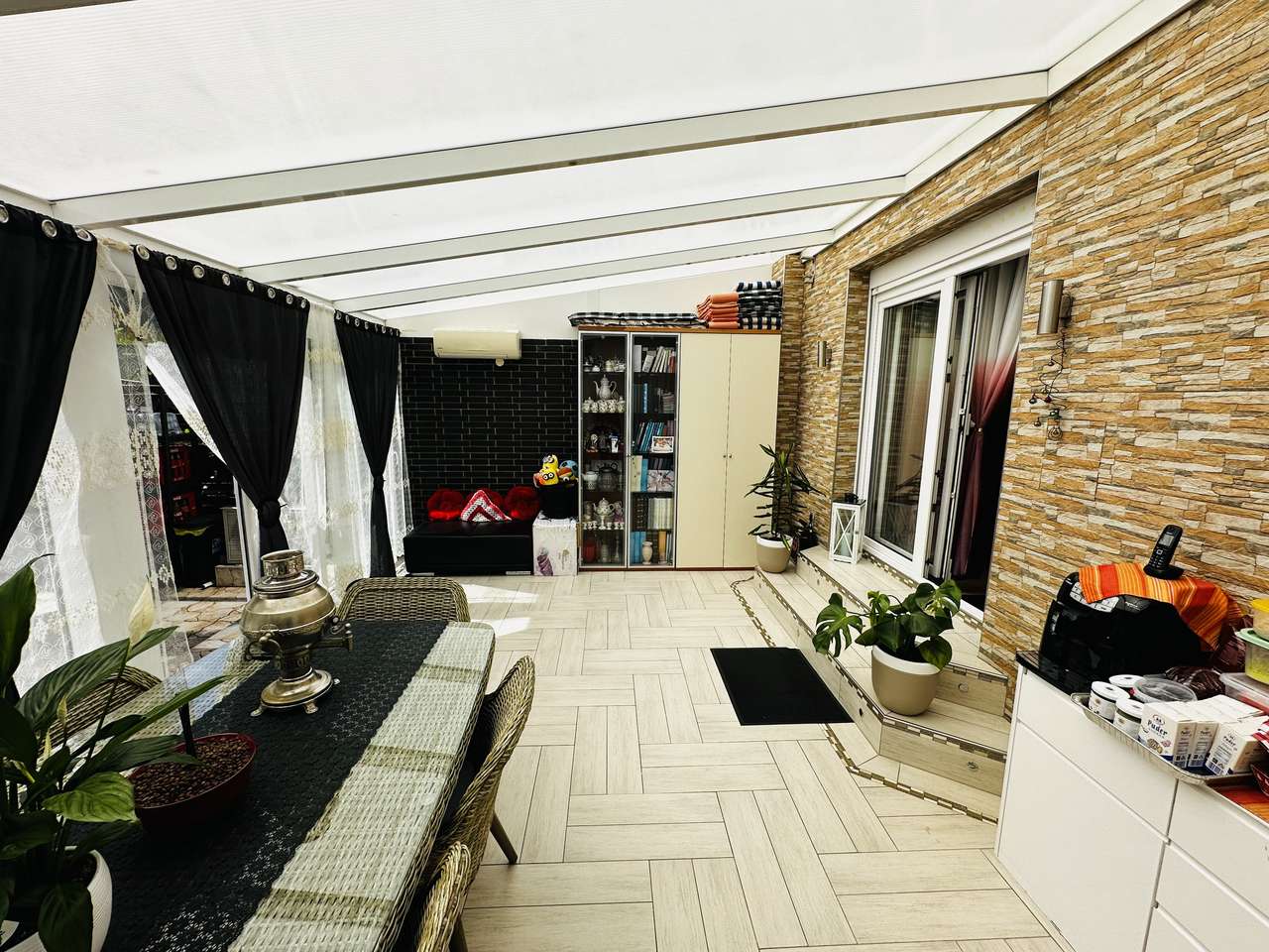 72.888€ Jährliche Rendite Top-Saniertes Mehrfamilienhaus mit 8 Wohneinheiten in Lierenfeld