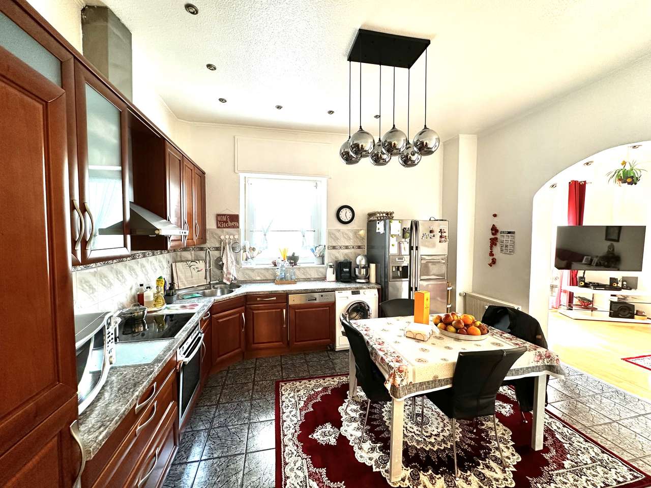 72.888€ Jährliche Rendite Top-Saniertes Mehrfamilienhaus mit 8 Wohneinheiten in Lierenfeld