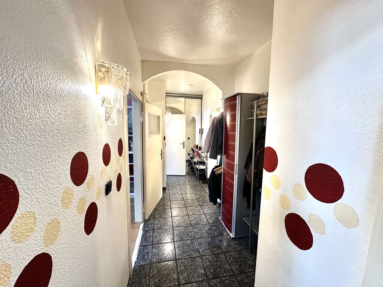 72.888€ Jährliche Rendite Top-Saniertes Mehrfamilienhaus mit 8 Wohneinheiten in Lierenfeld