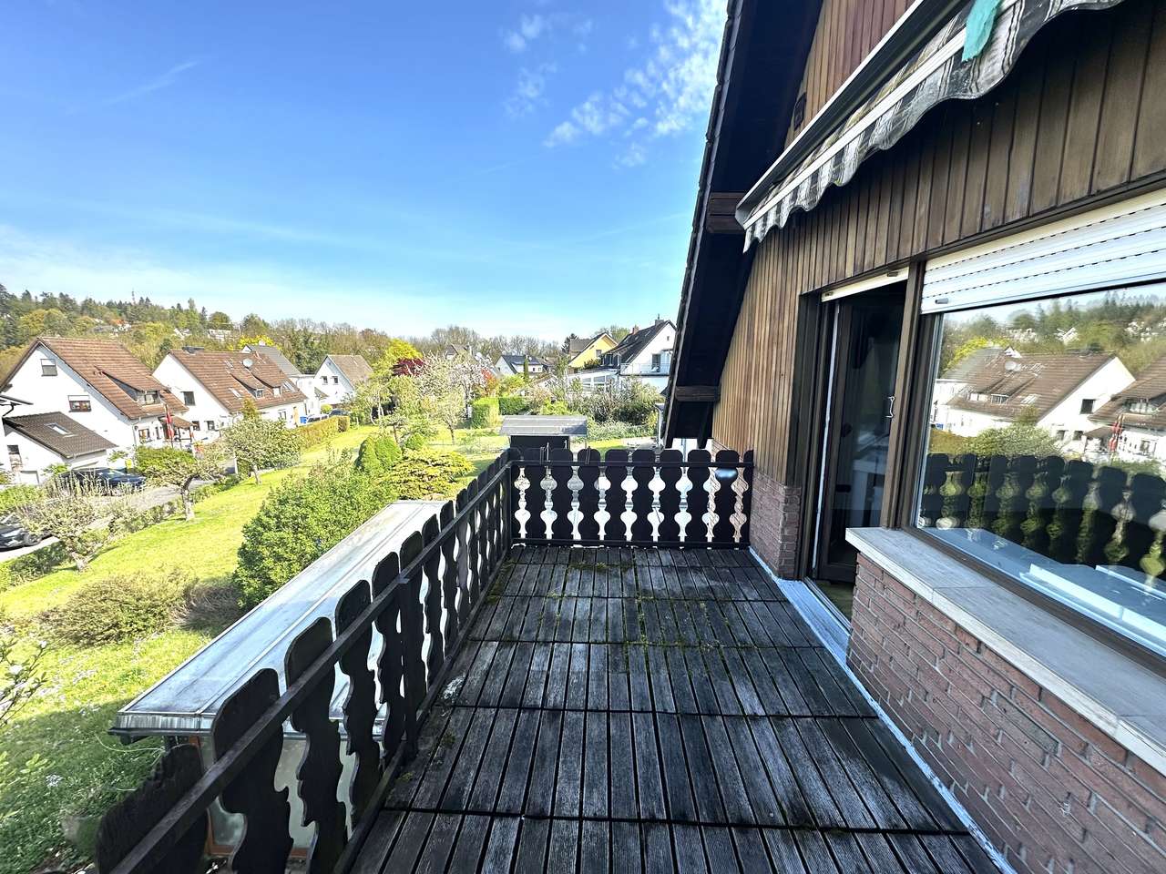 Haus für Ein- oder Zweifamilien, 649 qm Grundstück, Schwimmbad, renovierungsbedürftig