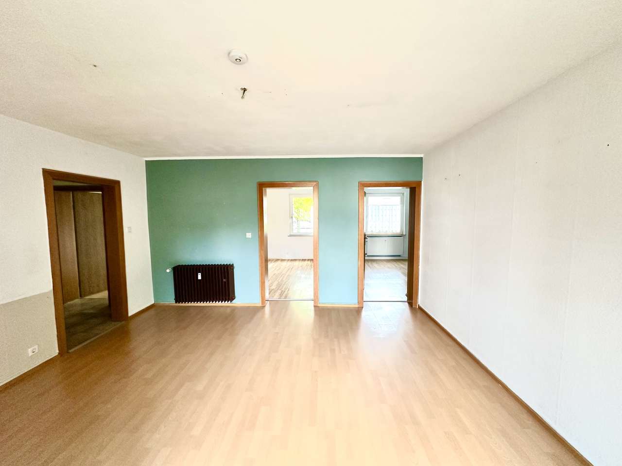 4 Zimmer EG Wohnung mit Balkon, Garten Stellplatz und optional Garage