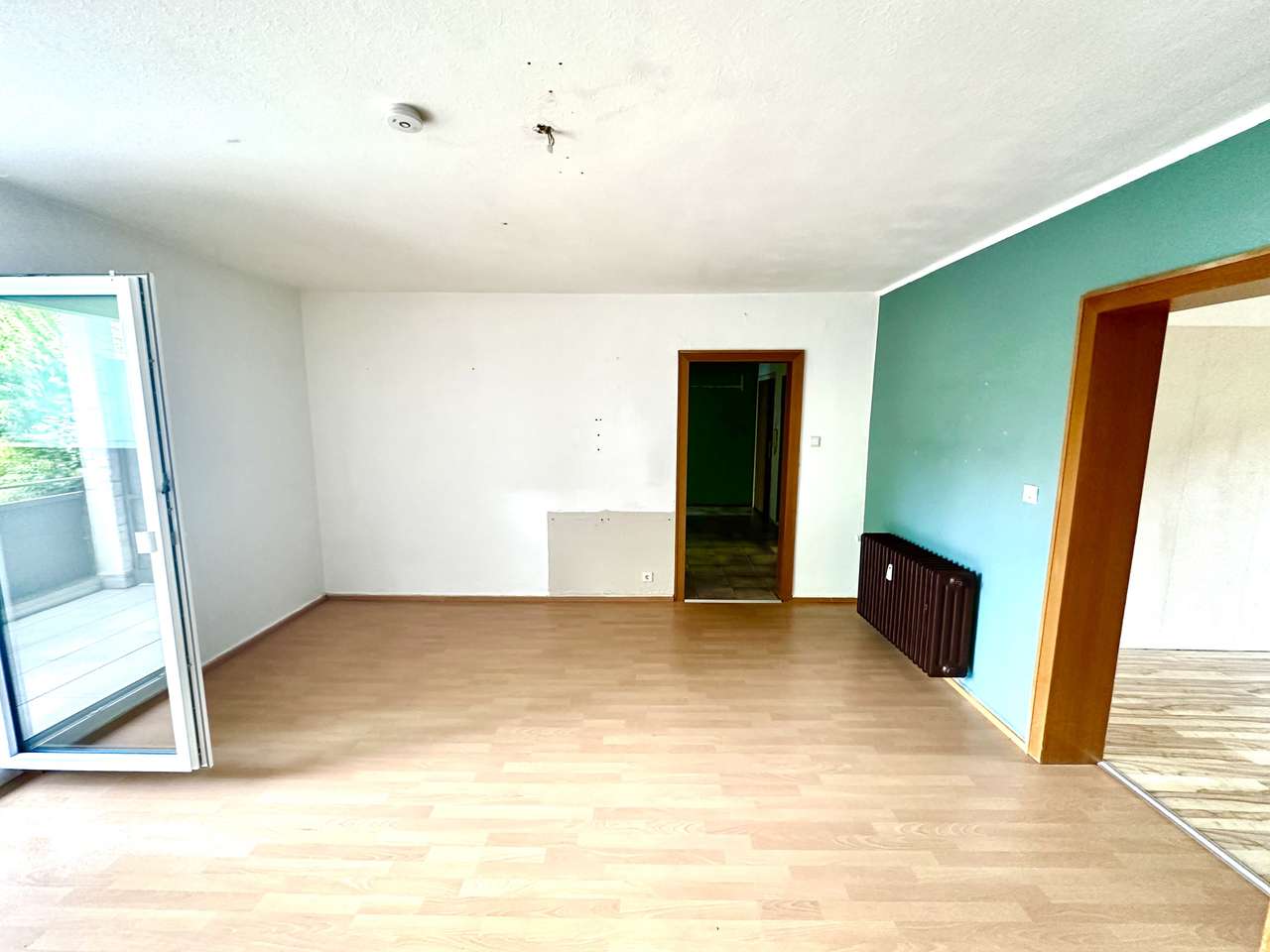 4 Zimmer EG Wohnung mit Balkon, Garten Stellplatz und optional Garage