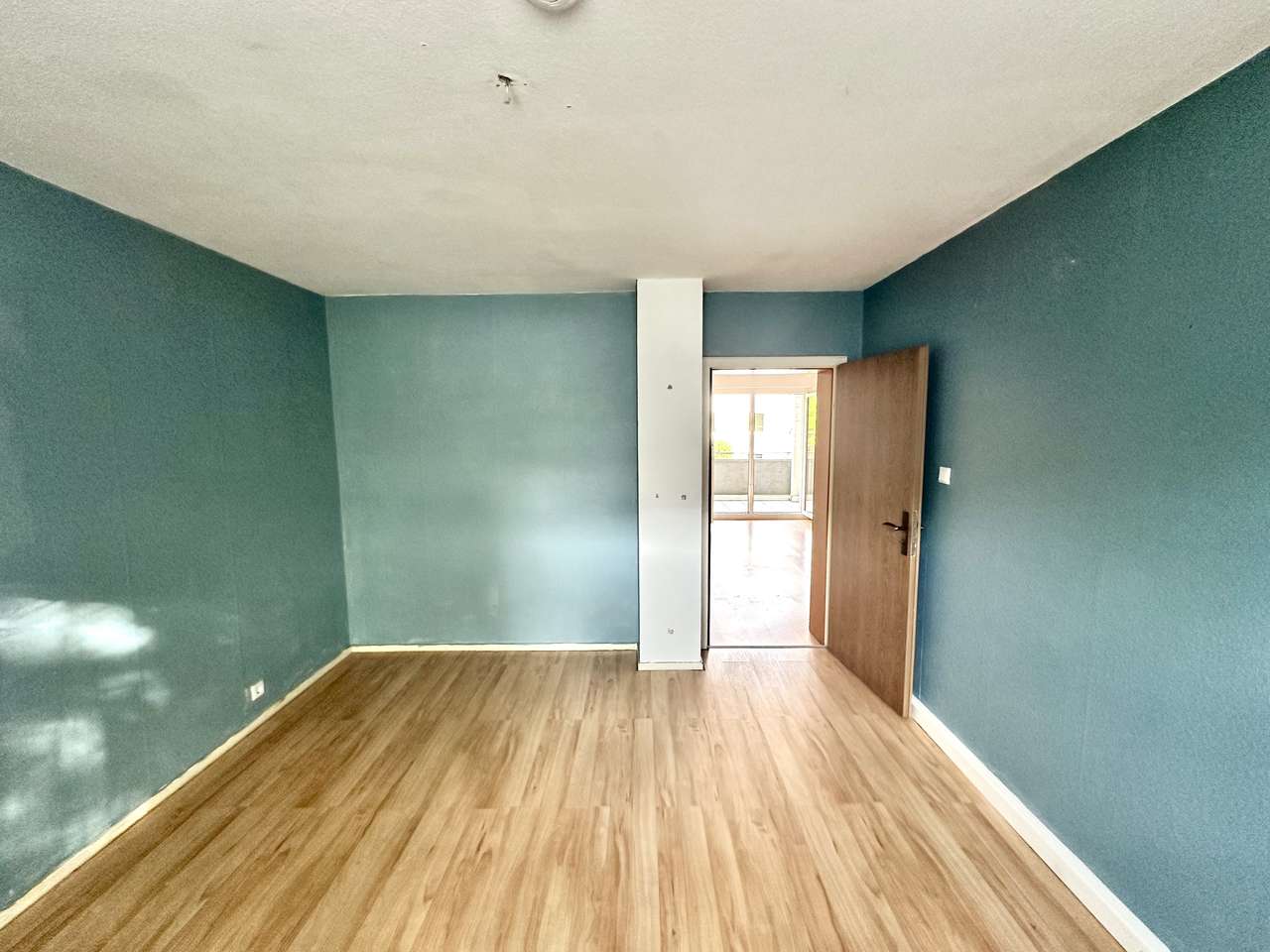 4 Zimmer EG Wohnung mit Balkon, Garten Stellplatz und optional Garage