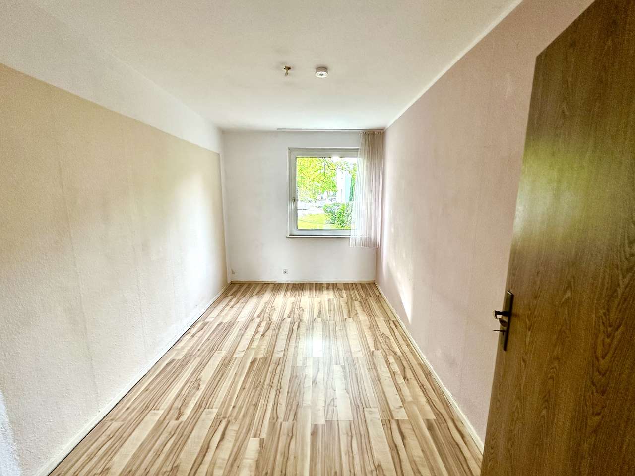 4 Zimmer EG Wohnung mit Balkon, Garten Stellplatz und optional Garage