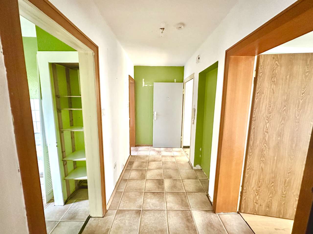 4 Zimmer EG Wohnung mit Balkon, Garten Stellplatz und optional Garage