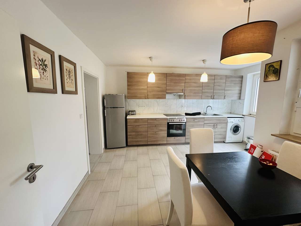 Modernisierte 2,5 Zimmerwohnung mit Balkon, Stellplatz & Einbauküche in zentraler Lage von Derendorf