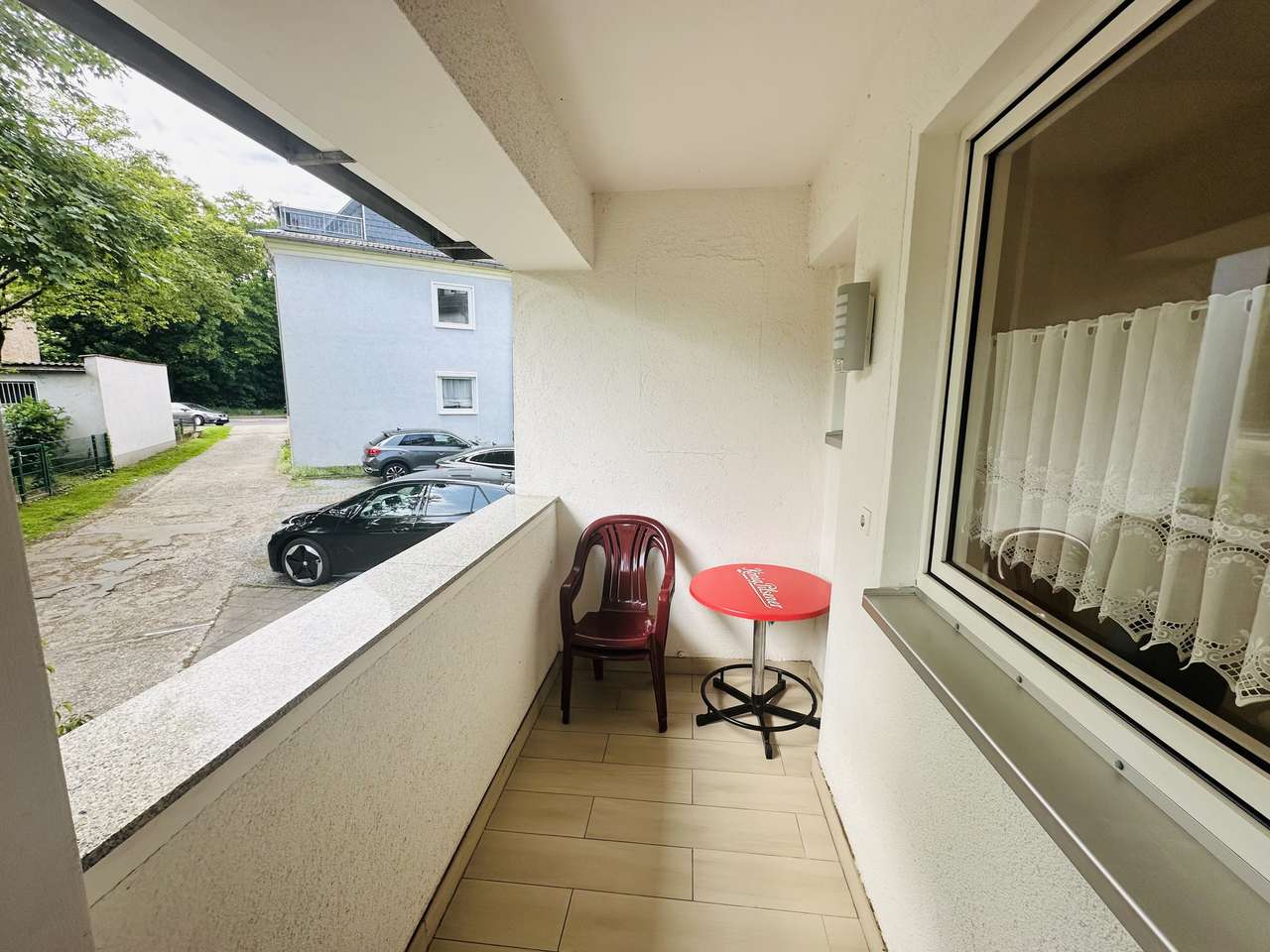 Modernisierte 2,5 Zimmerwohnung mit Balkon, Stellplatz & Einbauküche in zentraler Lage von Derendorf
