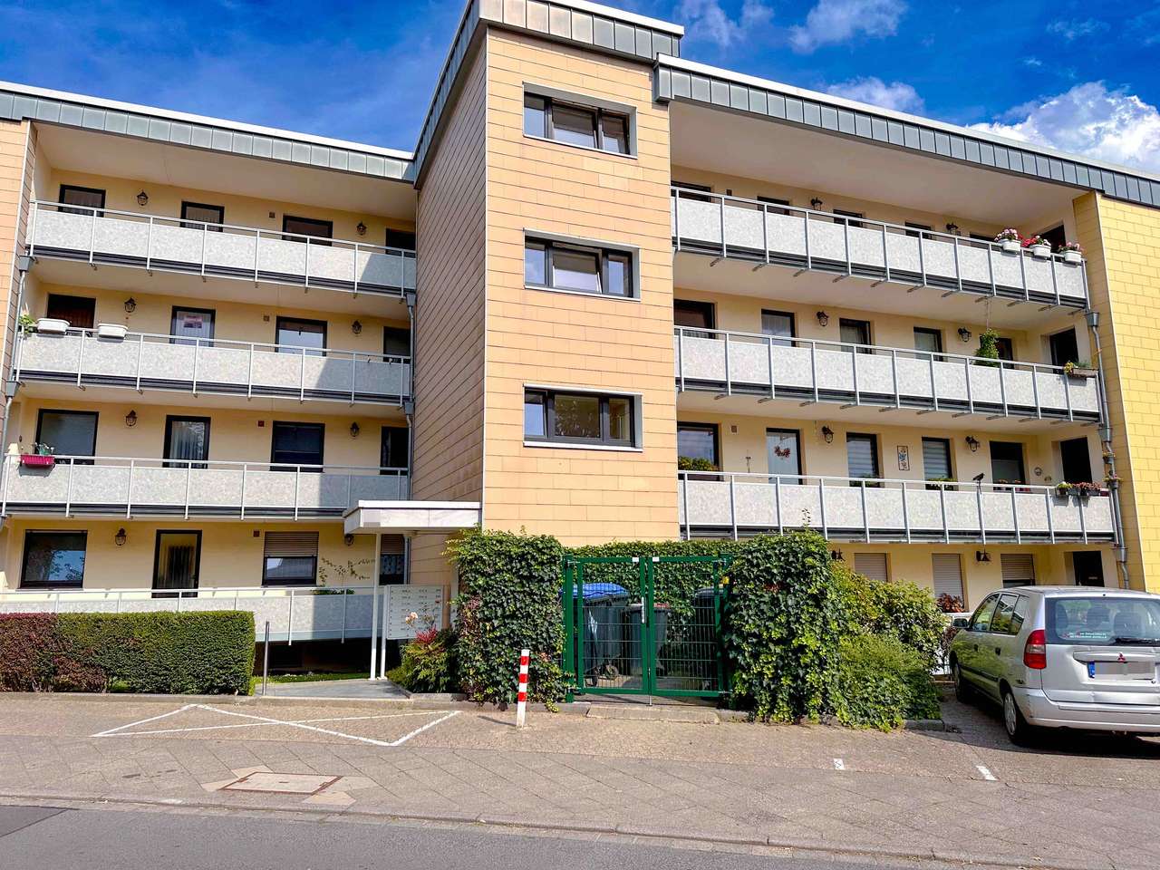 freiwerdende 2-Zimmer-Wohnung mit sonniger Loggia in Erkrath 3.OG
