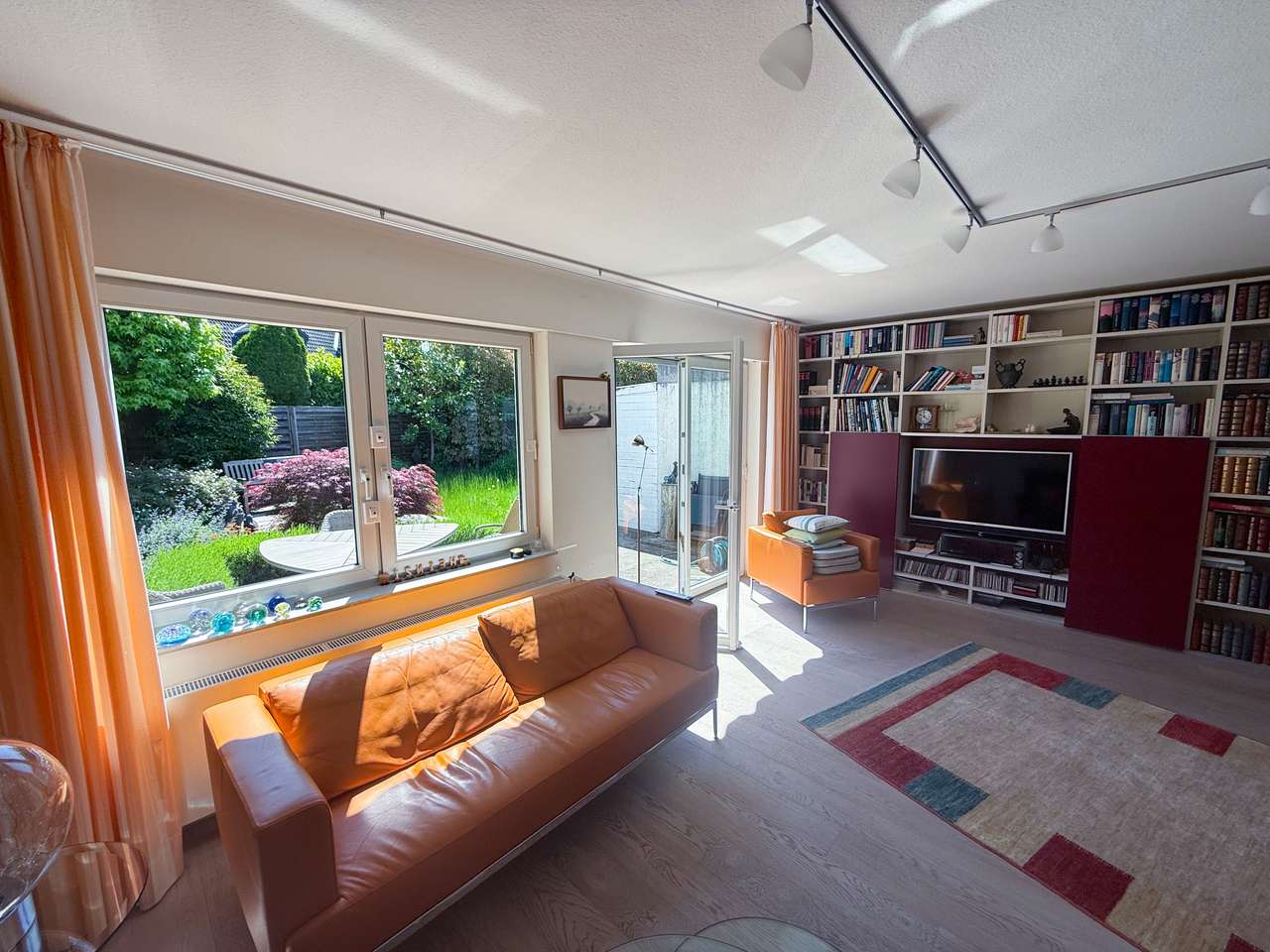 Attraktive moderne Doppelhaushälfte in gehobener Wohnlage – stilvoll wohnen mit Sauna & Südgarten