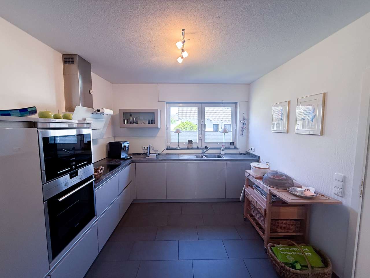 Attraktive moderne Doppelhaushälfte in gehobener Wohnlage – stilvoll wohnen mit Sauna & Südgarten