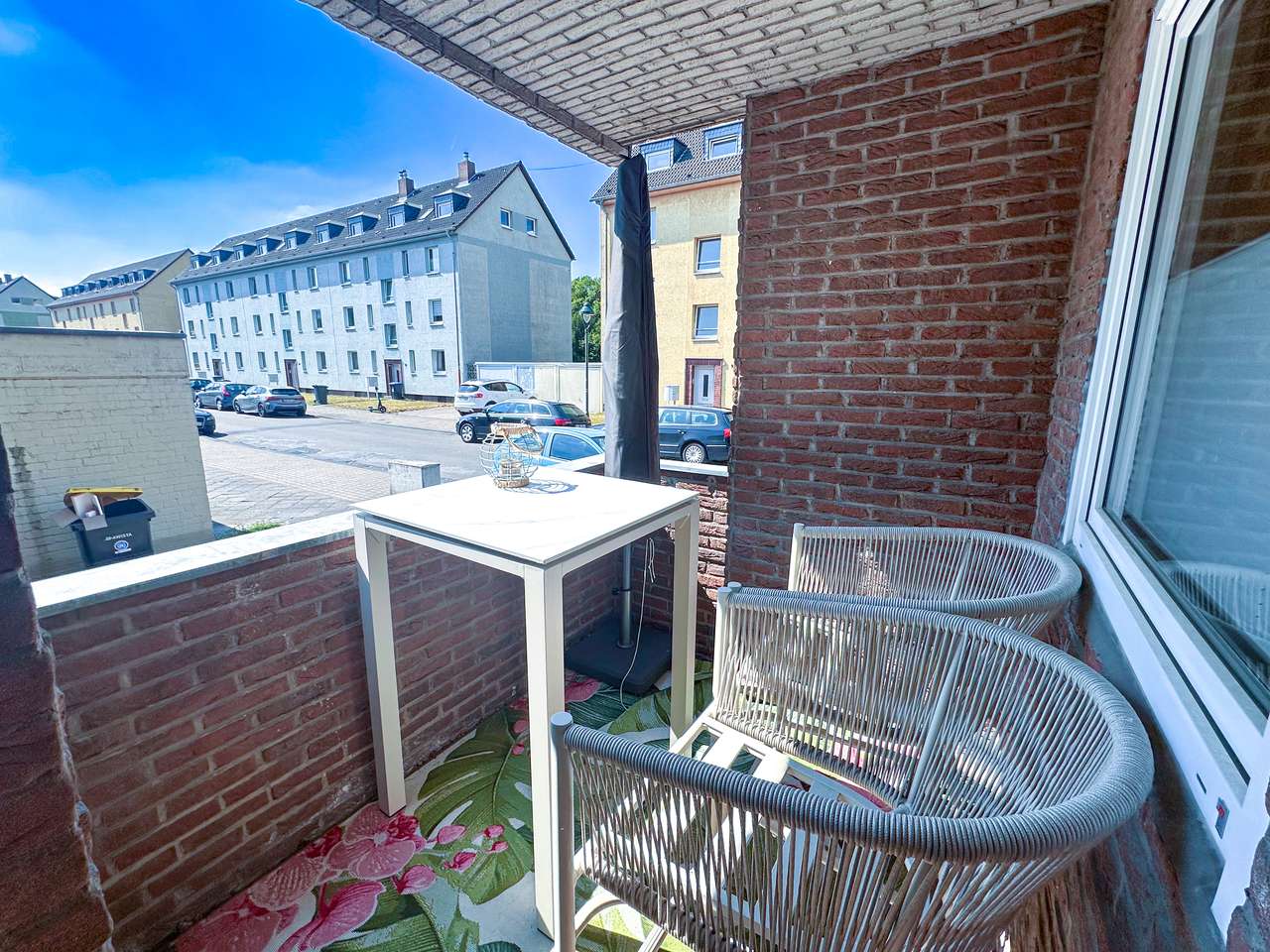 Charmante neu sanierte 2-Zimmer-Wohnung mit Balkon / Garage kann zusätzlich gekauft werden