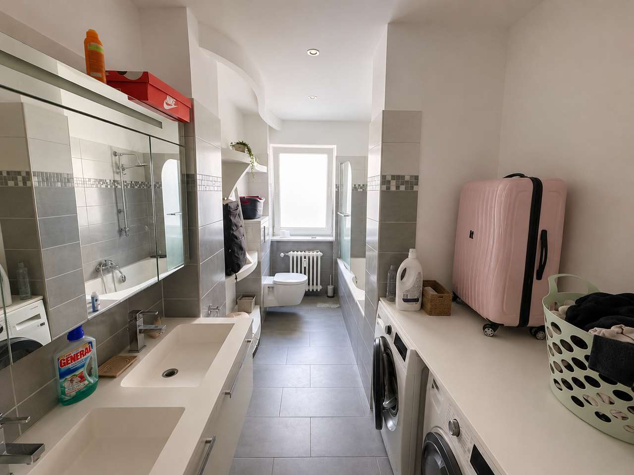 Viel Platz mitten in Düsseldorf – großzügige 2-Zimmer-Wohnung am Wehrhahn