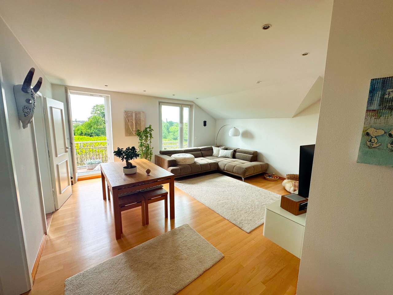 Charmante 2-Zimmer-Wohnung mit Südwest-Balkon, schönem Ausblick & TG-Stellplatz in Meerbusch