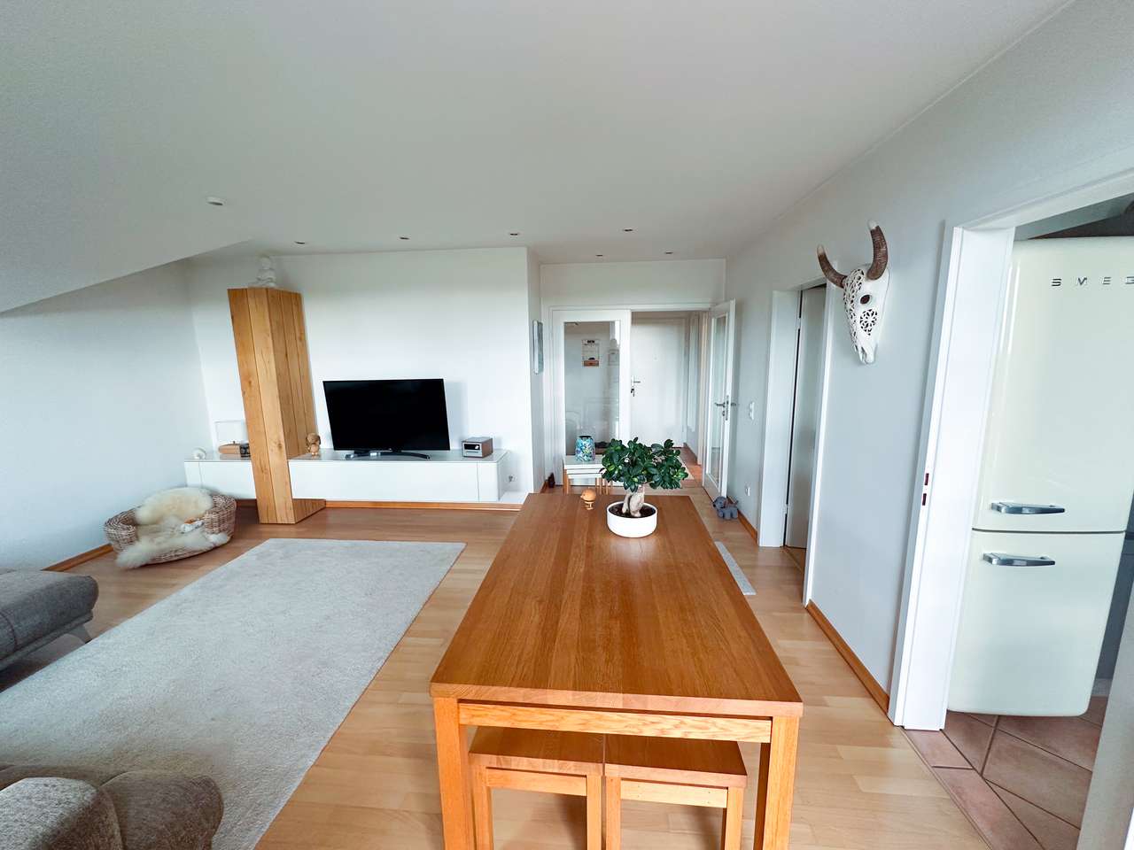 Charmante 2-Zimmer-Wohnung mit Südwest-Balkon, schönem Ausblick & TG-Stellplatz in Meerbusch