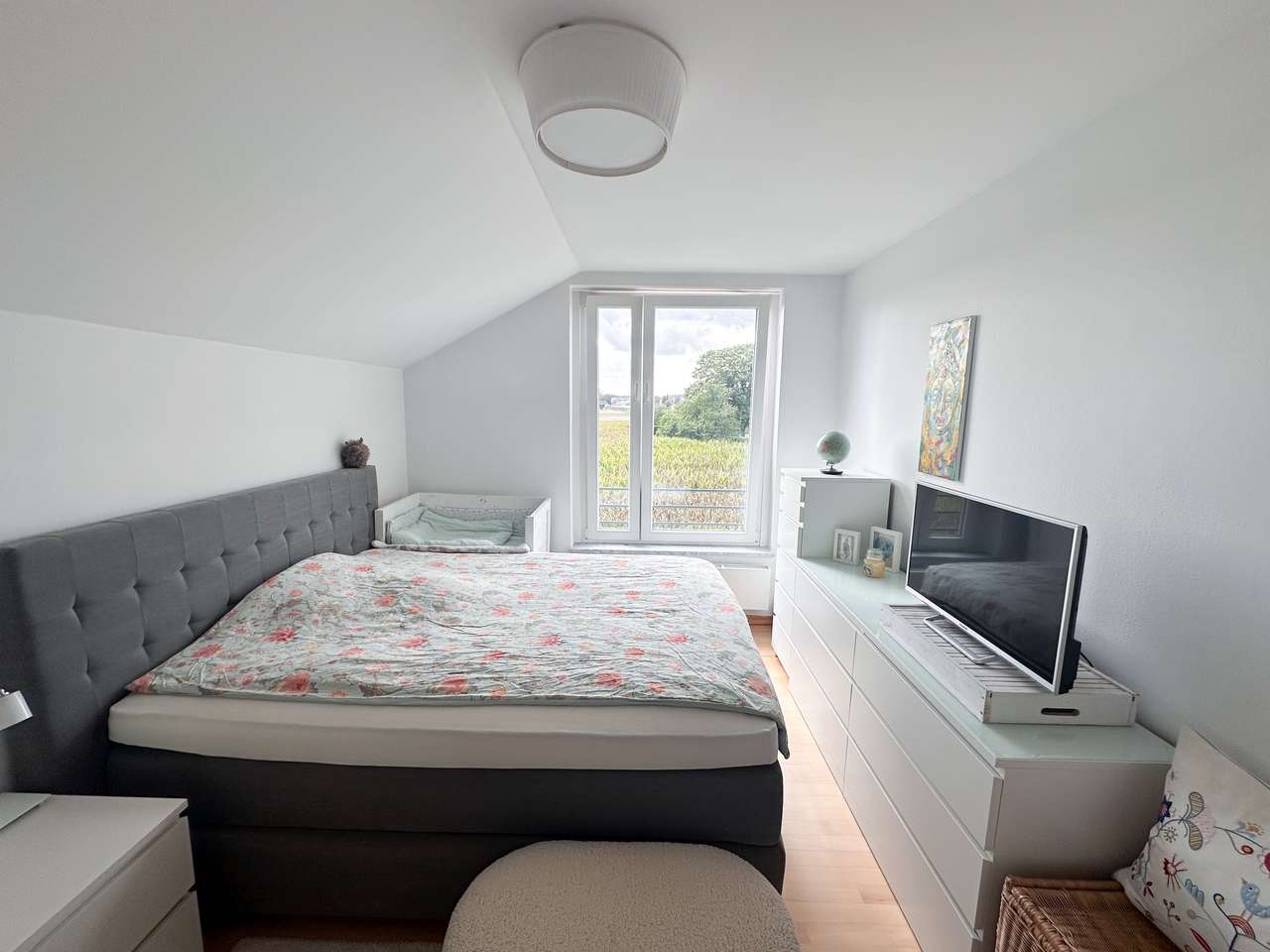 Charmante 2-Zimmer-Wohnung mit Südwest-Balkon, schönem Ausblick & TG-Stellplatz in Meerbusch