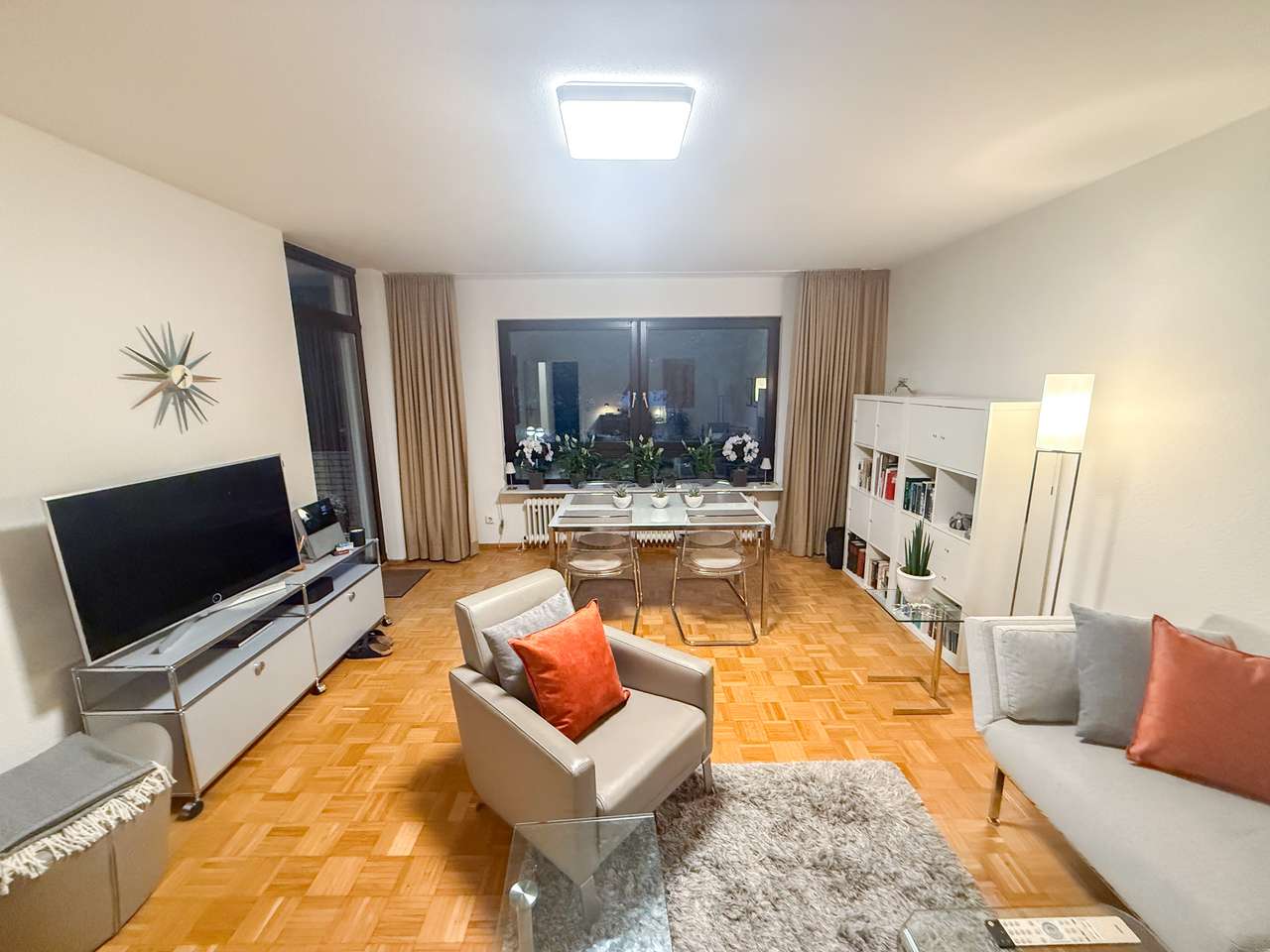 Modernisierte 2-Zimmer-Wohnung mit Südwest-Balkon, Aufzug & Einbauküche – bezugsfrei in Meerbusch