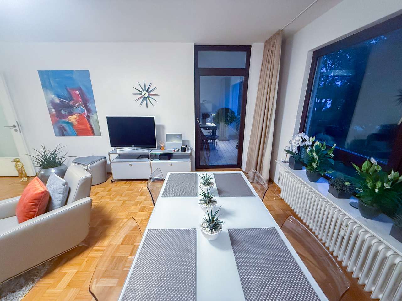 Modernisierte 2-Zimmer-Wohnung mit Südwest-Balkon, Aufzug & Einbauküche – bezugsfrei in Meerbusch