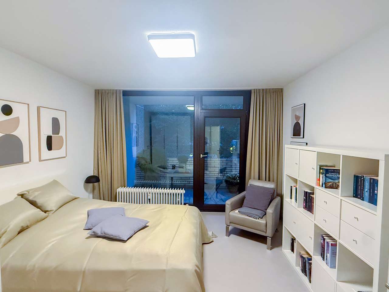 Modernisierte 2-Zimmer-Wohnung mit Südwest-Balkon, Aufzug & Einbauküche – bezugsfrei in Meerbusch