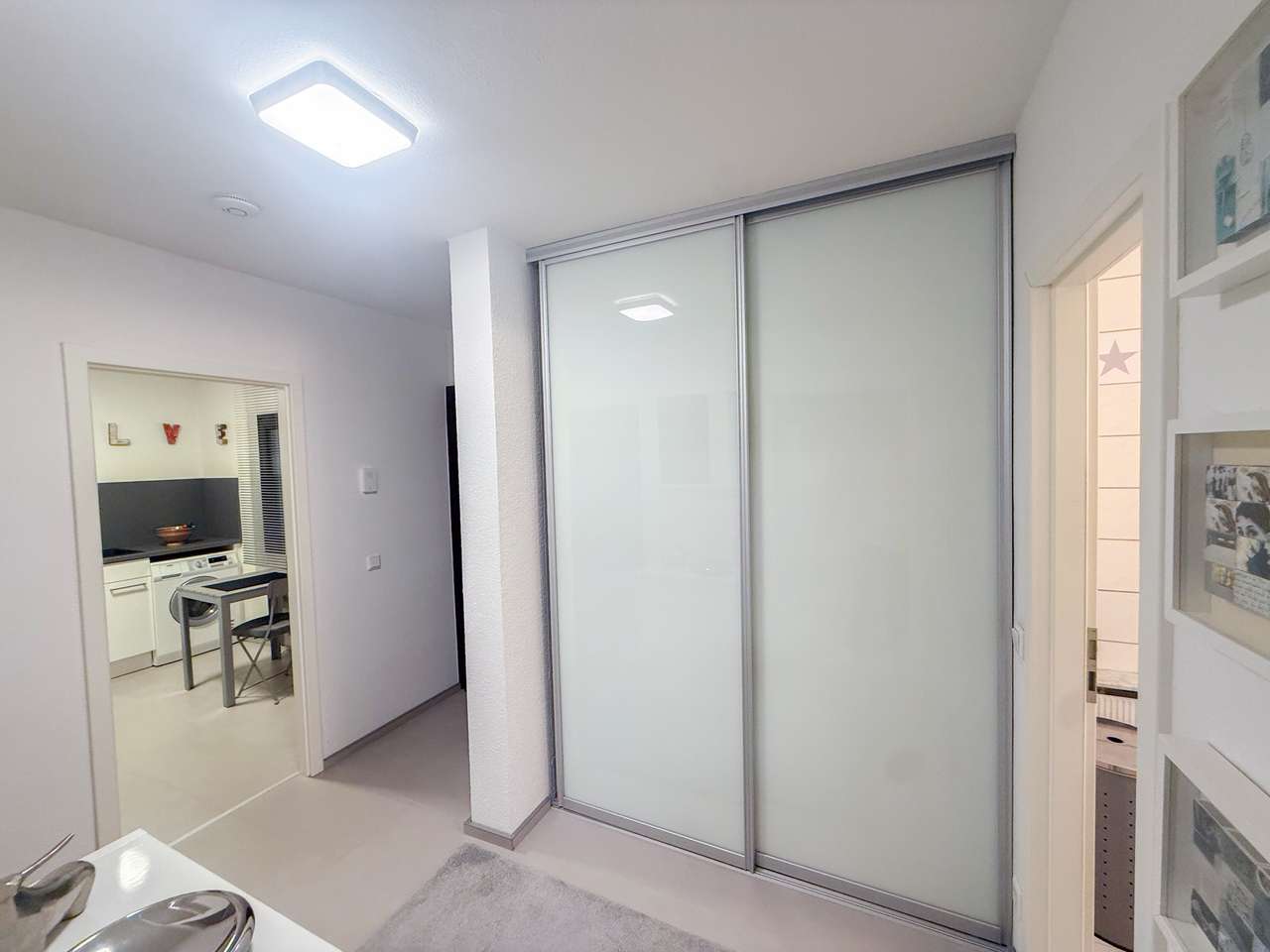 Modernisierte 2-Zimmer-Wohnung mit Südwest-Balkon, Aufzug & Einbauküche – bezugsfrei in Meerbusch