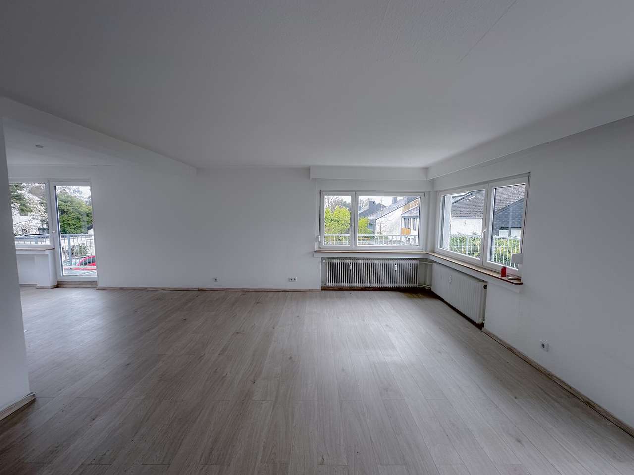 SELBSTBEZUG ODER MEHRFAMILIENHAUS , 2 GARAGEN, 4 Stellpl.,710 QM