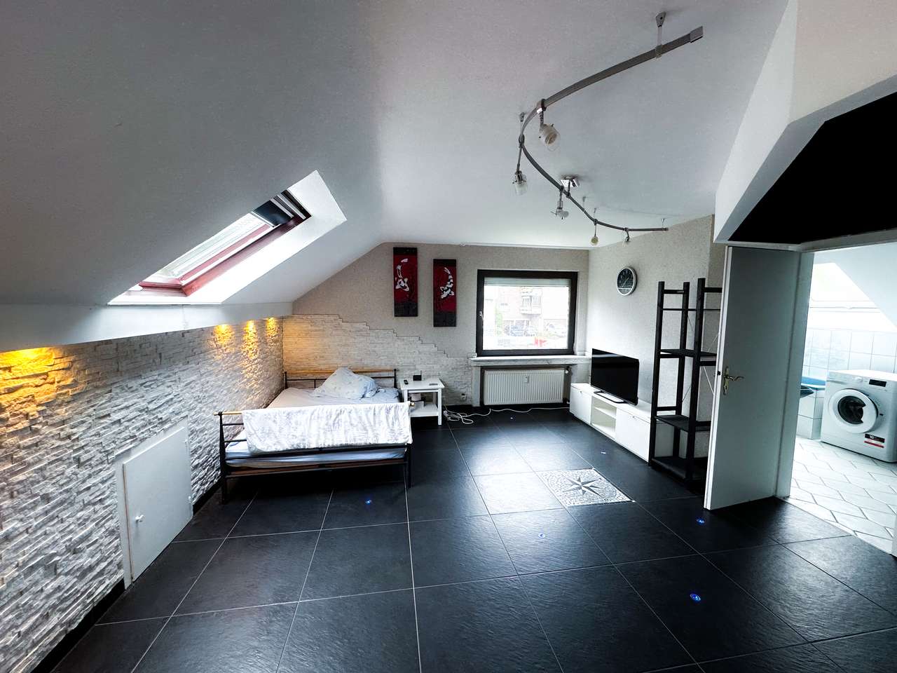 SELBSTBEZUG ODER MEHRFAMILIENHAUS , 2 GARAGEN, 4 Stellpl.,710 QM