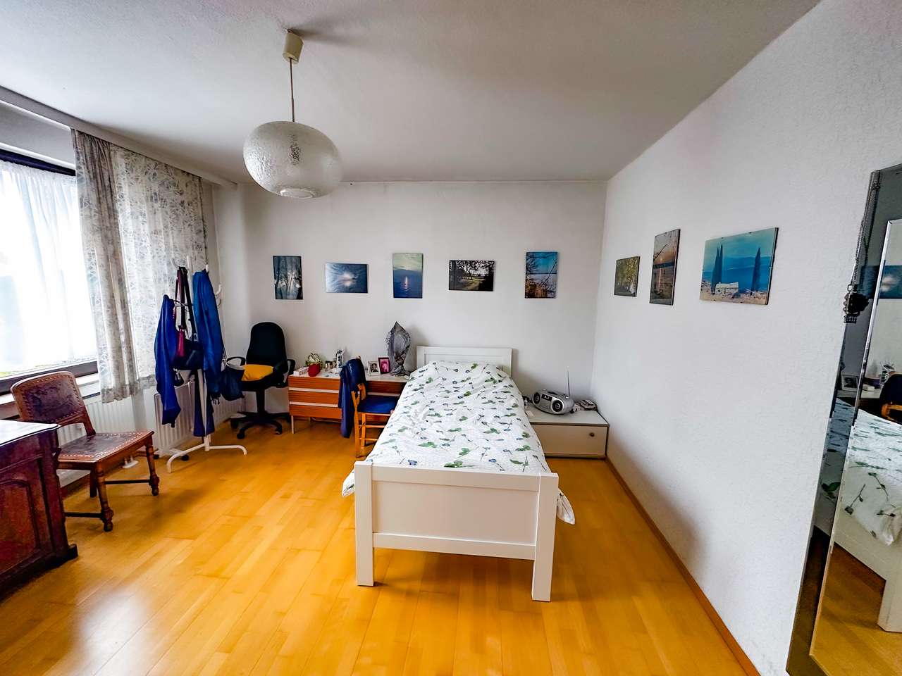 SELBSTBEZUG ODER MEHRFAMILIENHAUS , 2 GARAGEN, 4 Stellpl.,710 QM