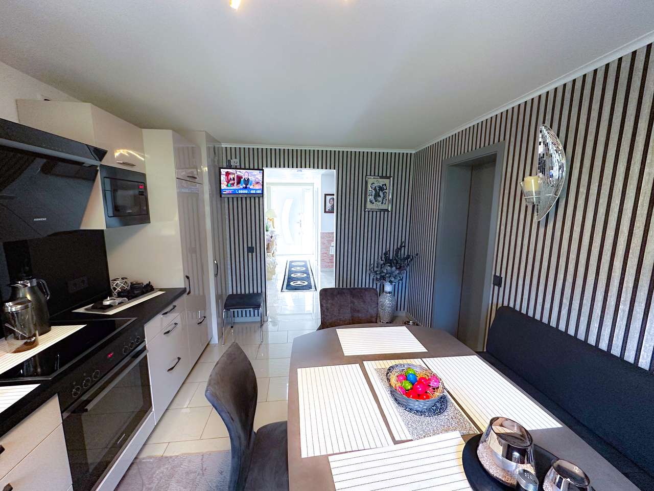 Top Sanierter Reihenmittelbungalow mit Garage, 5 Stellplätzen, Klimaanlage & wohnlichem Keller