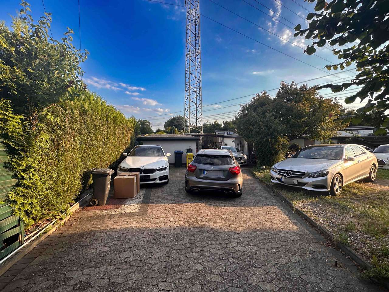 Vielseitiger Bungalow mit attraktivem Mietertrag in begehrter Lage von Düsseldorf