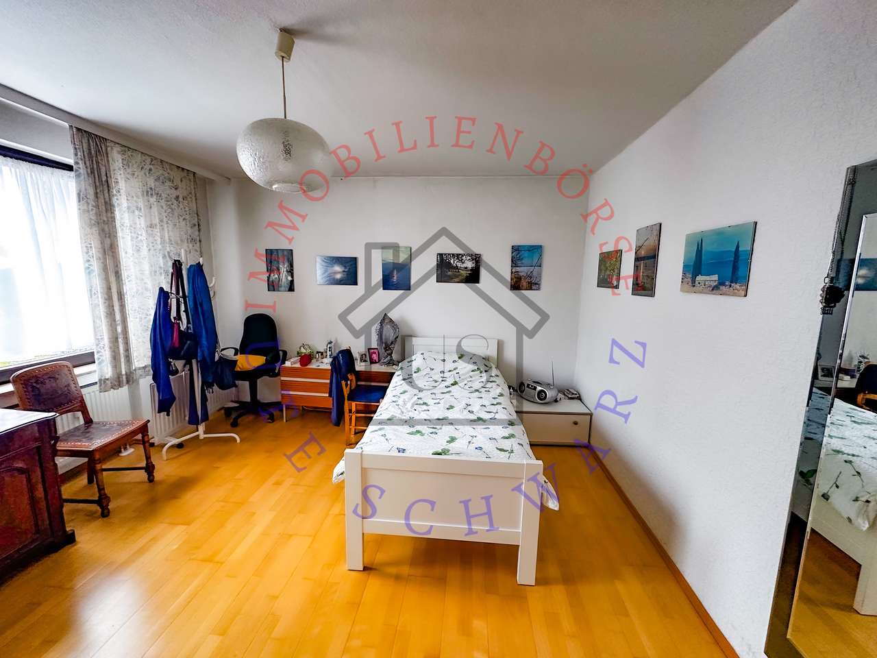 SELBSTBEZUG ODER MEHRFAMILIENHAUS , 2 GARAGEN, 4 Stellpl.,710 QM