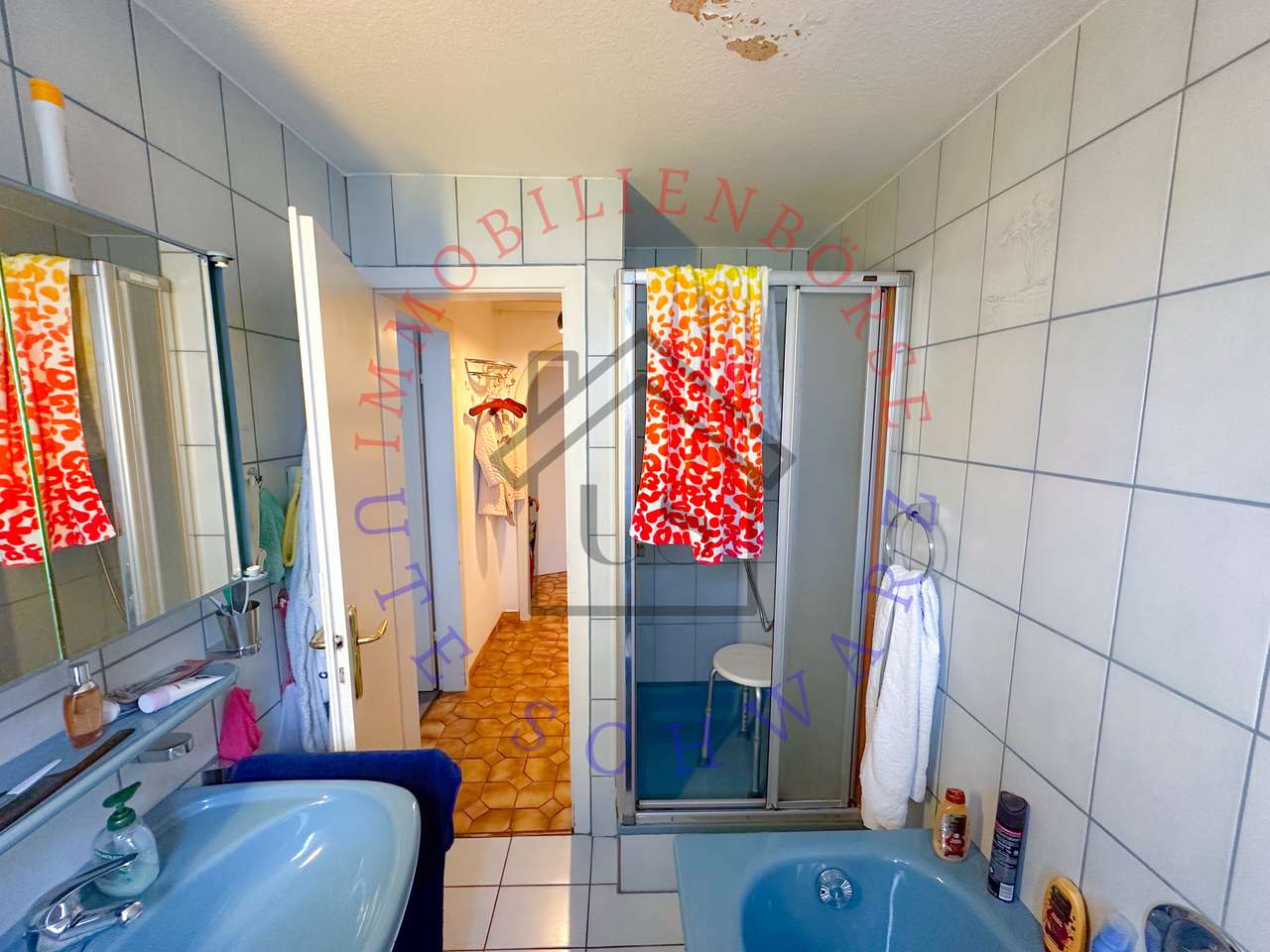 SELBSTBEZUG ODER MEHRFAMILIENHAUS , 2 GARAGEN, 4 Stellpl.,710 QM