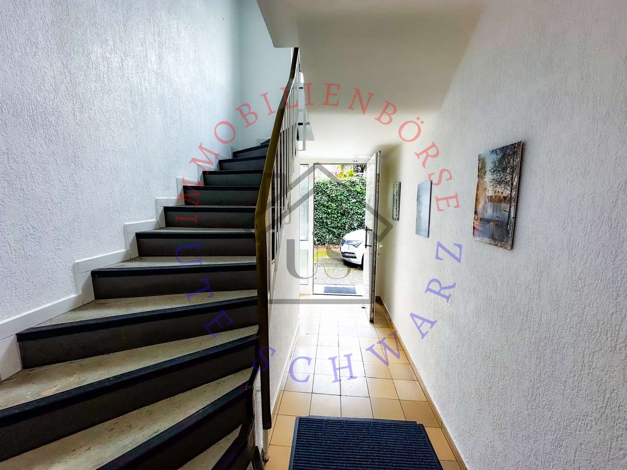 SELBSTBEZUG ODER MEHRFAMILIENHAUS , 2 GARAGEN, 4 Stellpl.,710 QM