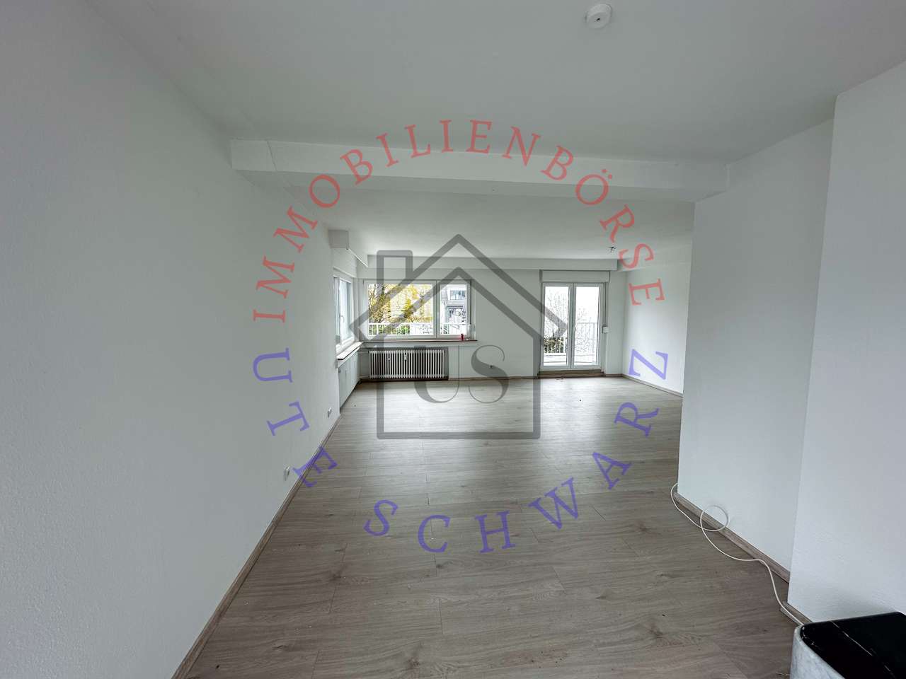 SELBSTBEZUG ODER MEHRFAMILIENHAUS , 2 GARAGEN, 4 Stellpl.,710 QM