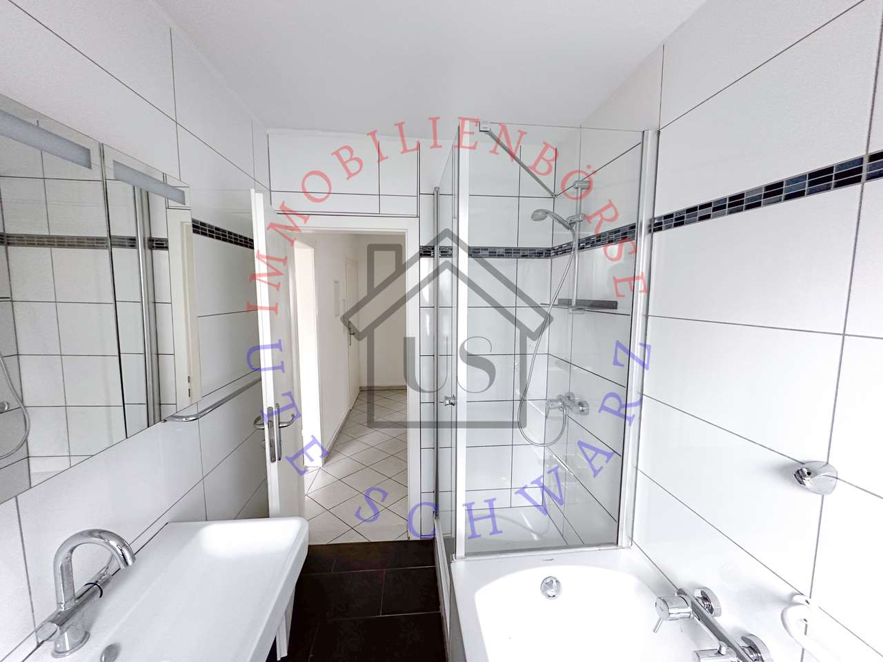 SELBSTBEZUG ODER MEHRFAMILIENHAUS , 2 GARAGEN, 4 Stellpl.,710 QM