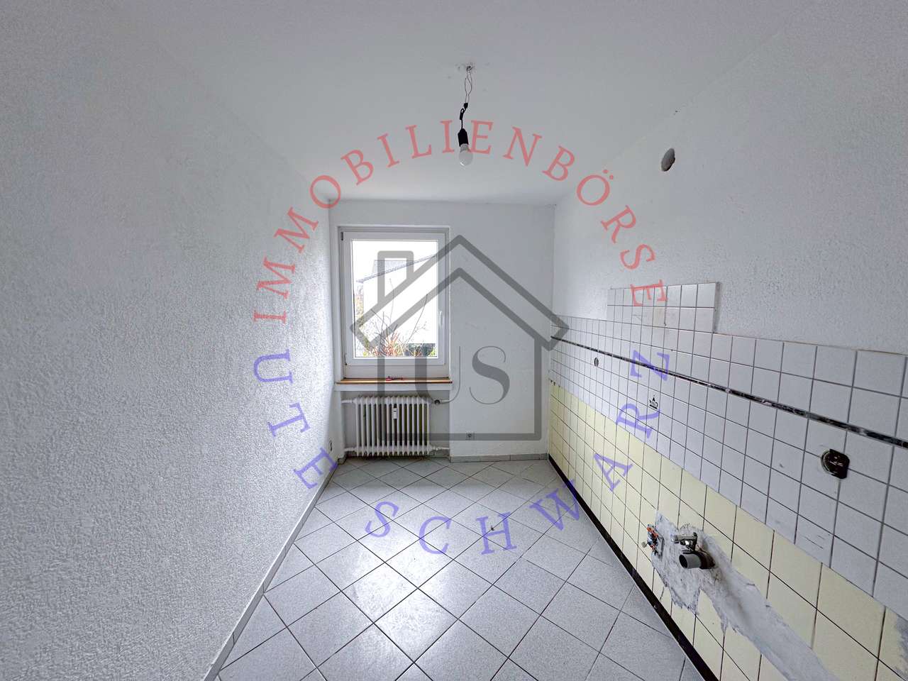 SELBSTBEZUG ODER MEHRFAMILIENHAUS , 2 GARAGEN, 4 Stellpl.,710 QM