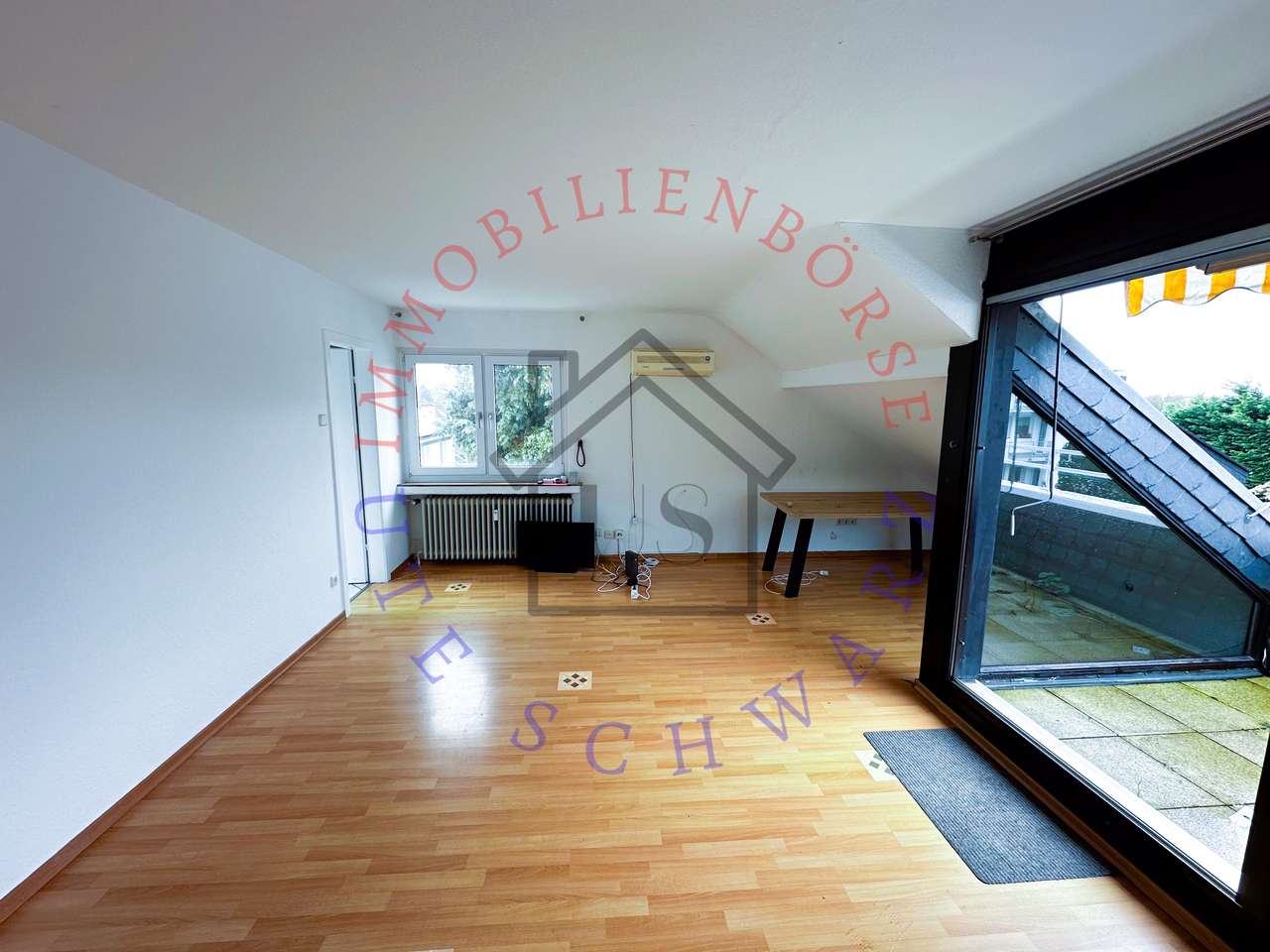 SELBSTBEZUG ODER MEHRFAMILIENHAUS , 2 GARAGEN, 4 Stellpl.,710 QM